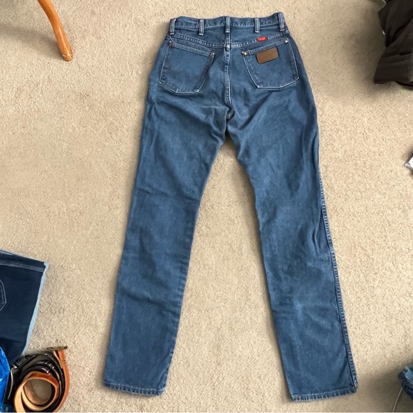 Vintage Wrangler Women’s Cowboy Cut High Rise Jeans 14MWZG in Medium Blue Wash - Picture 2 of 7